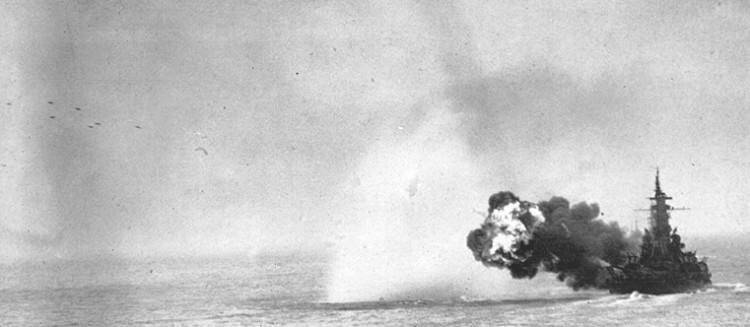 Name:  USS Massachusetts firing a full main battery salvo at Kamaishi, Iwate, Japan, 9 Aug 1945.jpg
Views: 120
Size:  54.7 KB