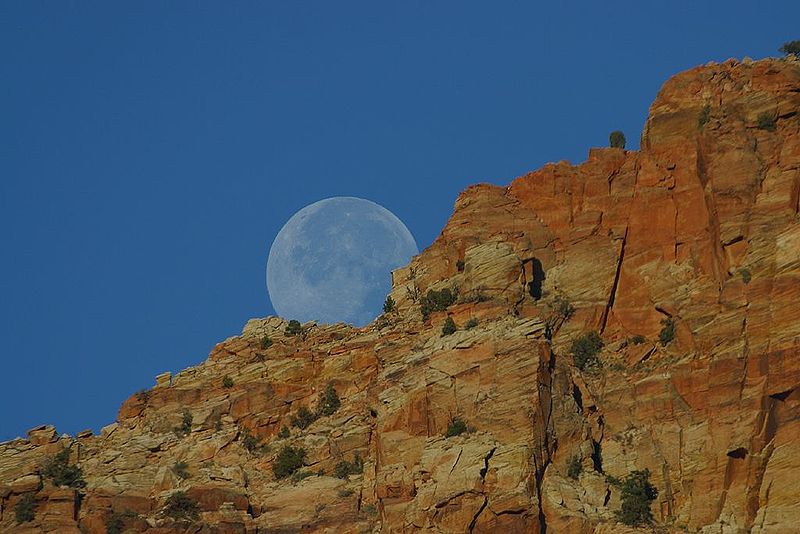Name:  moonrise-over-cliff.jpg
Views: 613
Size:  71.8 KB